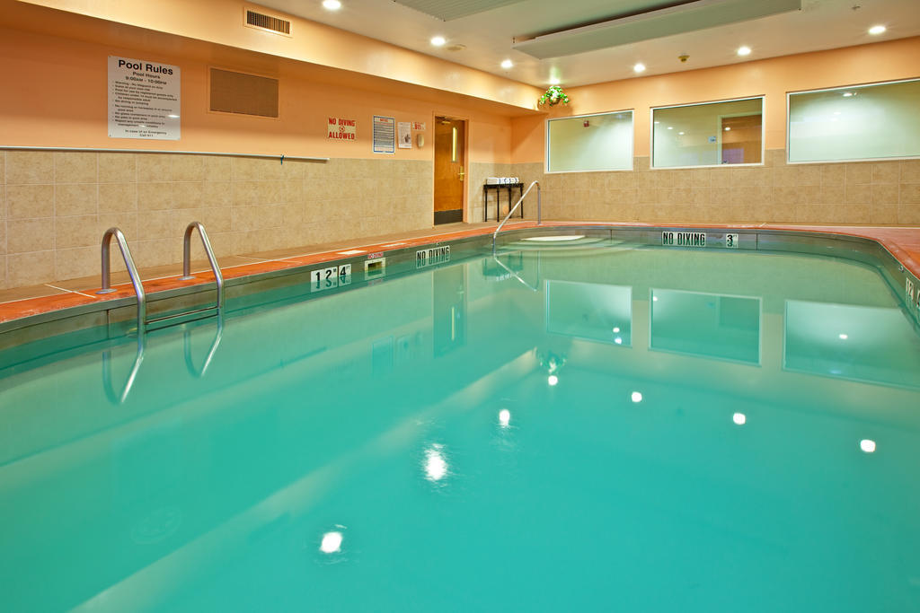 Holiday Inn Express Hotel & Suites Harrison Exteriör bild