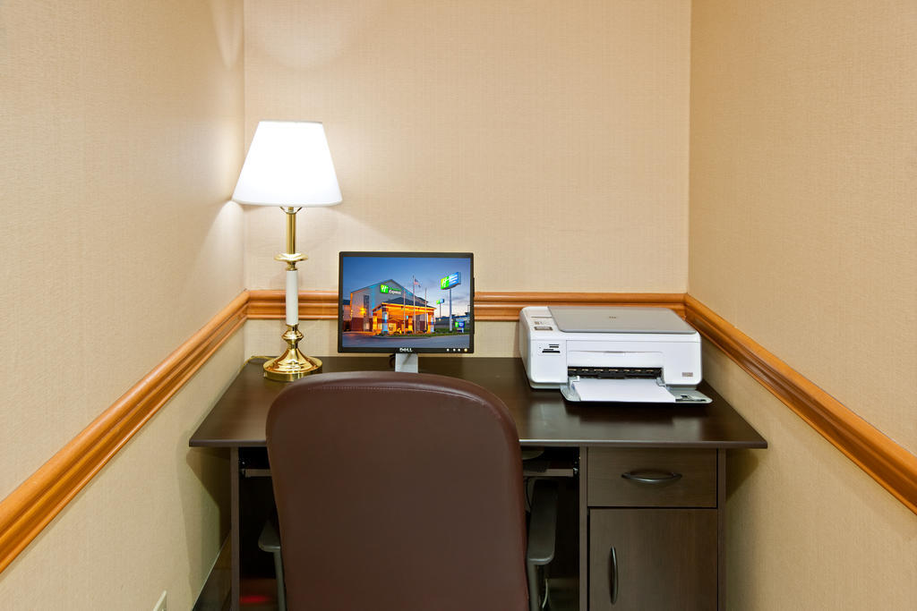 Holiday Inn Express Hotel & Suites Harrison Exteriör bild