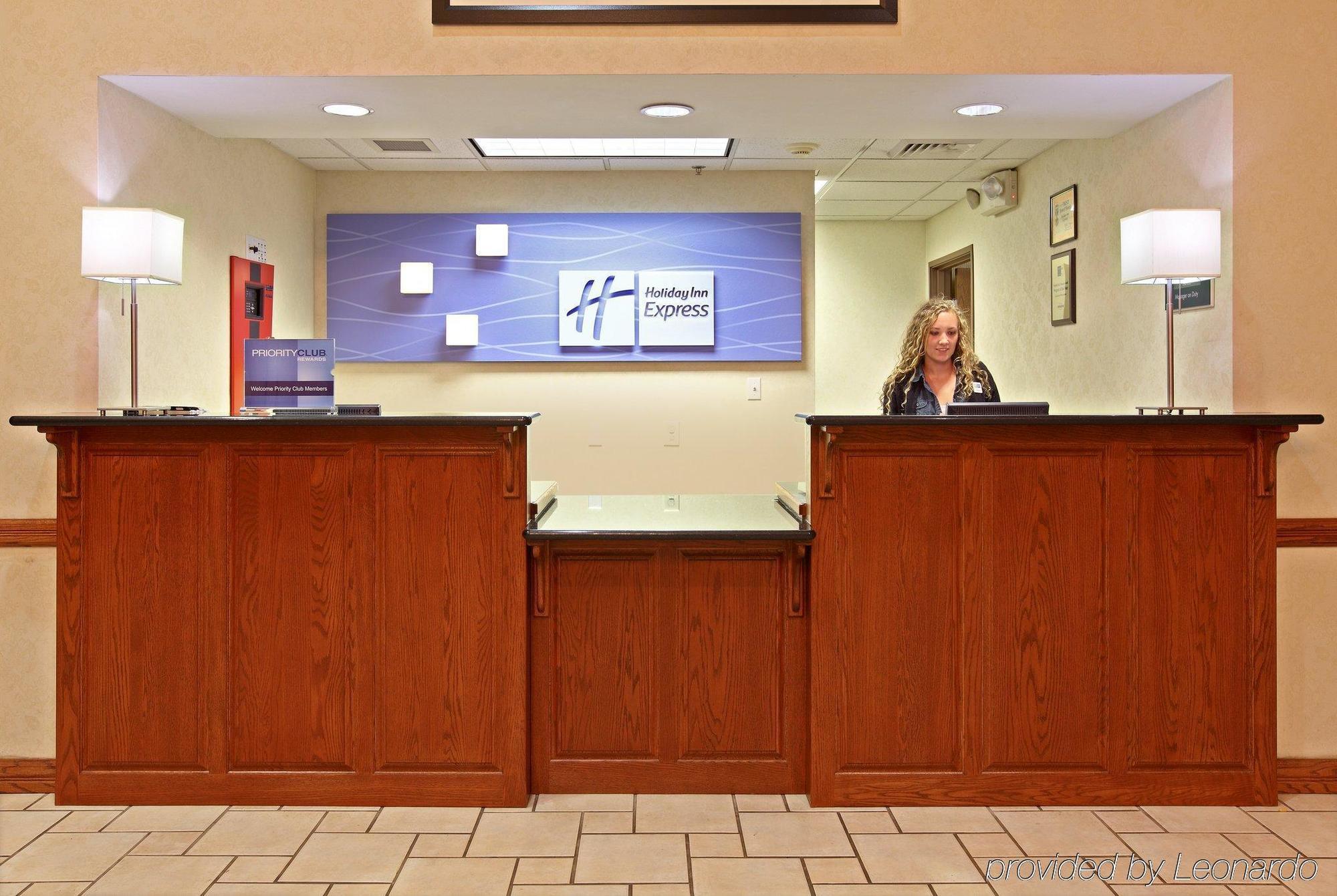Holiday Inn Express Hotel & Suites Harrison Inreriör bild